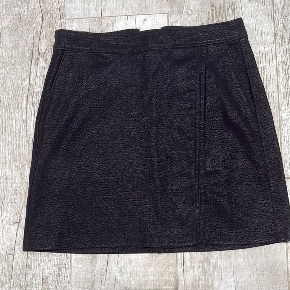 Elegant Black Leather Skirt